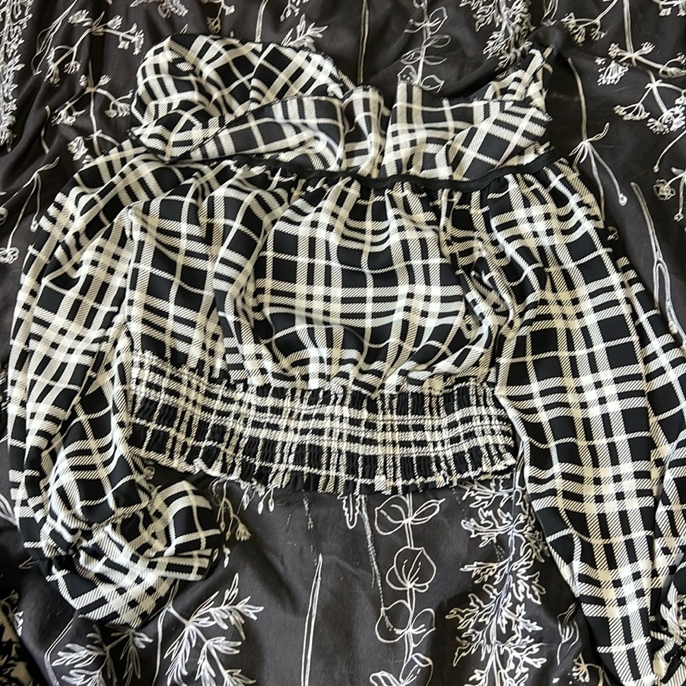 Off the shoulder fashion nova black and white shirt